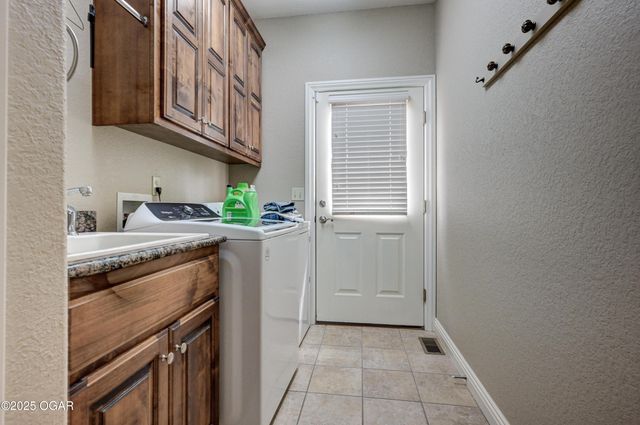 1701 Village Lane, Neosho, MO 64850