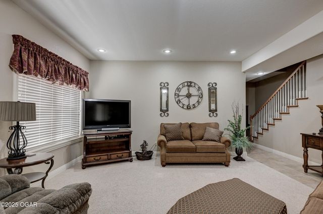 1701 Village Lane, Neosho, MO 64850