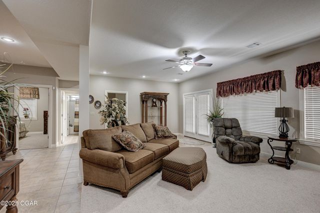 1701 Village Lane, Neosho, MO 64850