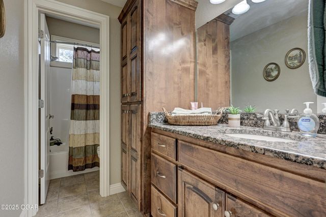 1701 Village Lane, Neosho, MO 64850