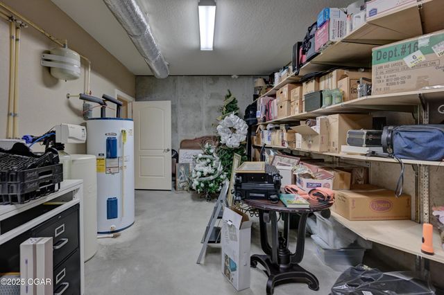 1701 Village Lane, Neosho, MO 64850