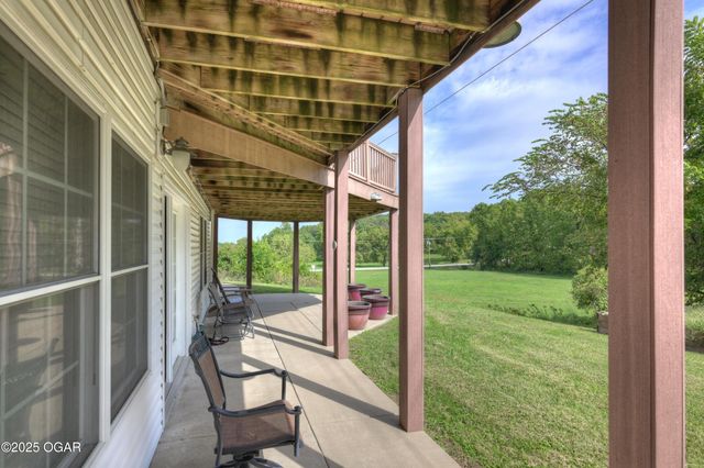 1701 Village Lane, Neosho, MO 64850