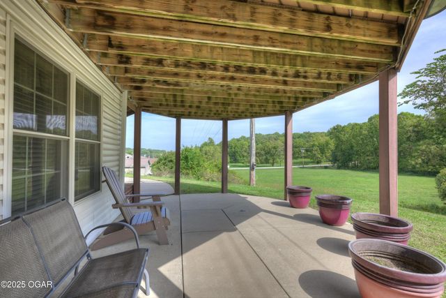 1701 Village Lane, Neosho, MO 64850