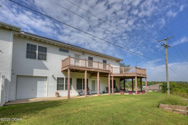 1701 Village Lane, Neosho, MO 64850