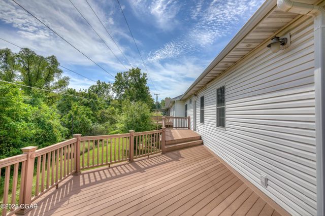 1701 Village Lane, Neosho, MO 64850
