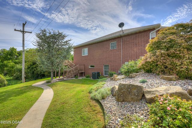 1701 Village Lane, Neosho, MO 64850