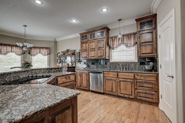 1701 Village Lane, Neosho, MO 64850