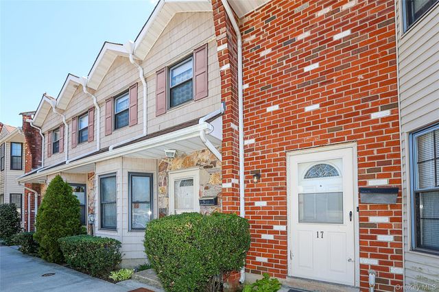 2410 Farmers Avenue 16, Bellmore, NY 11710
