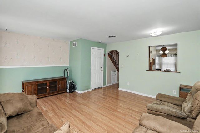 2410 Farmers Avenue 16, Bellmore, NY 11710
