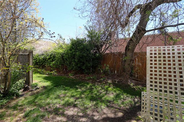 2410 Farmers Avenue 16, Bellmore, NY 11710