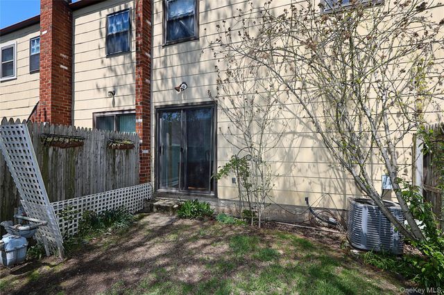 2410 Farmers Avenue 16, Bellmore, NY 11710