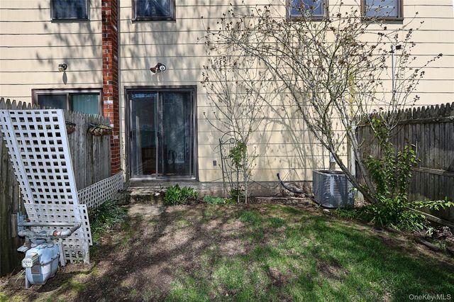 2410 Farmers Avenue 16, Bellmore, NY 11710