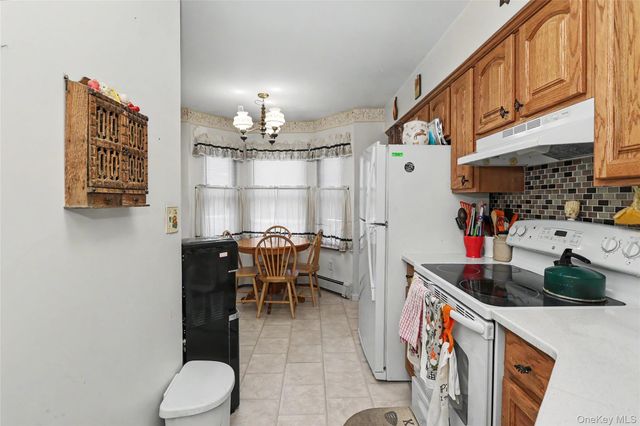 2410 Farmers Avenue 16, Bellmore, NY 11710