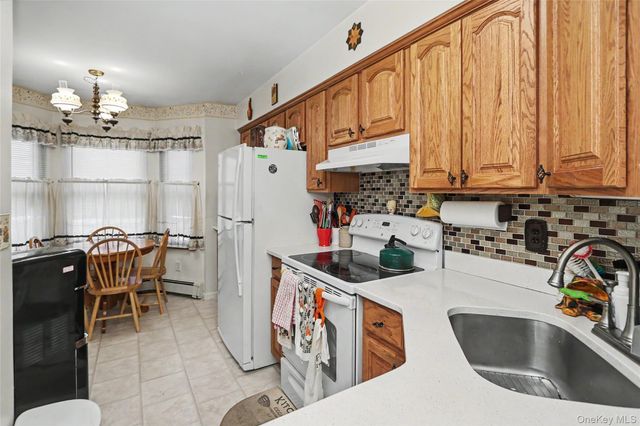 2410 Farmers Avenue 16, Bellmore, NY 11710
