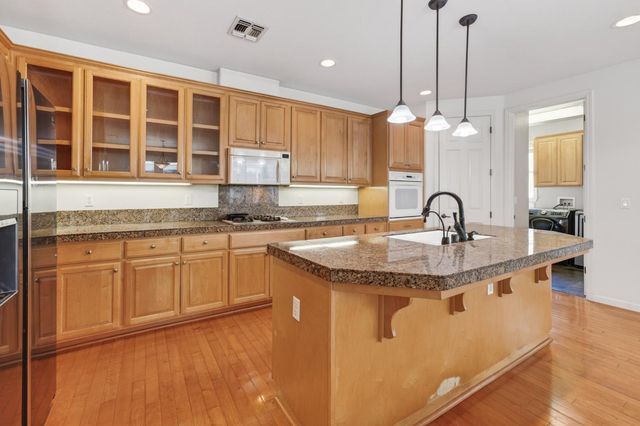 2116 Steinbeck Dr, Modesto, CA 95356