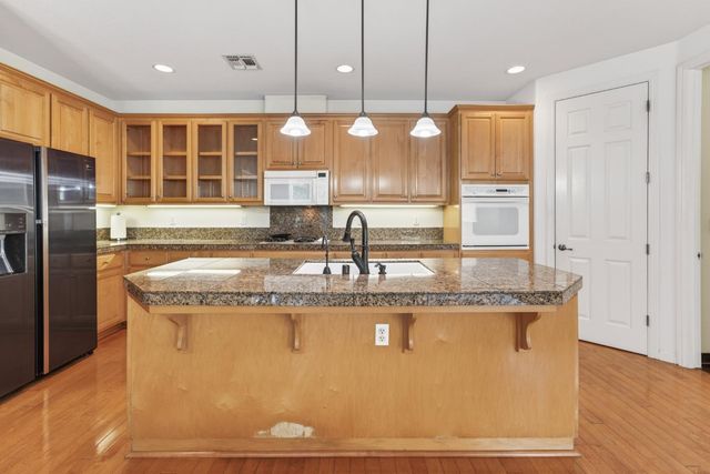 2116 Steinbeck Dr, Modesto, CA 95356