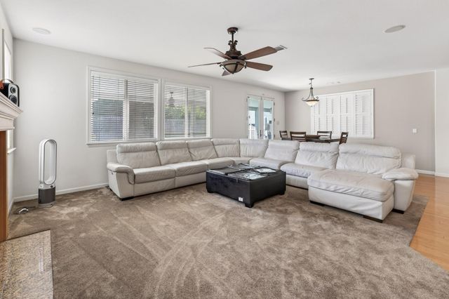 2116 Steinbeck Dr, Modesto, CA 95356