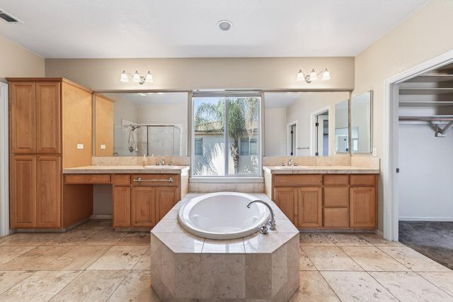 2116 Steinbeck Dr, Modesto, CA 95356