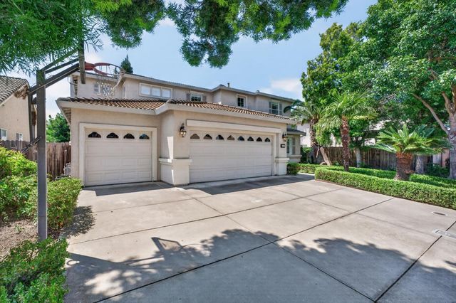 2116 Steinbeck Dr, Modesto, CA 95356