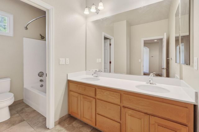 2116 Steinbeck Dr, Modesto, CA 95356