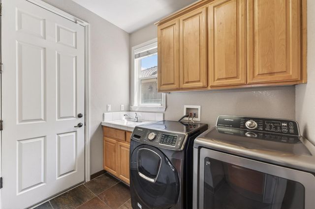 2116 Steinbeck Dr, Modesto, CA 95356