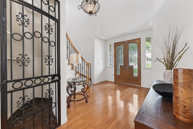2116 Steinbeck Dr, Modesto, CA 95356