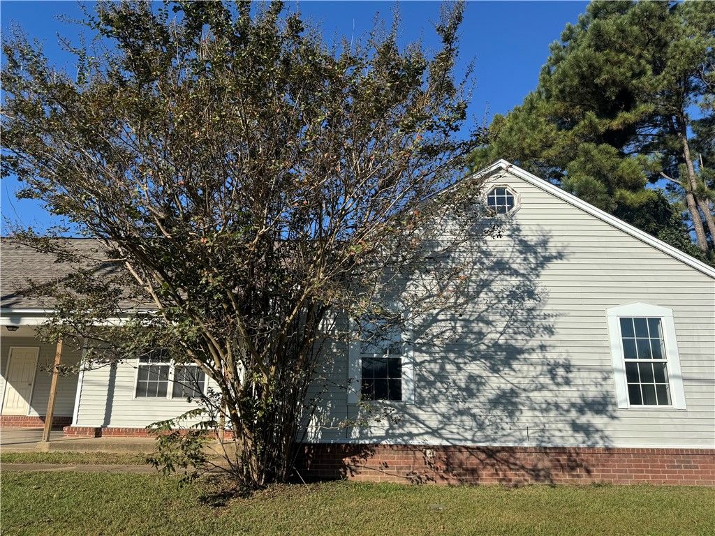 1405 N Main Street, Searcy, AR 72143