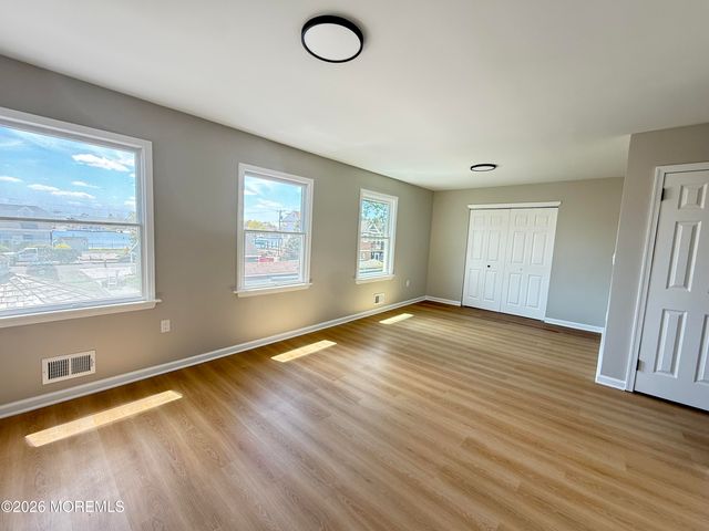 21 Queen Ann Road, Brick, NJ 08723