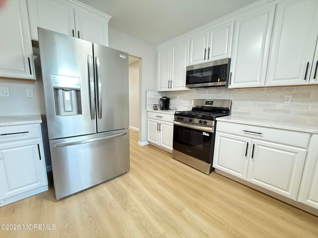 21 Queen Ann Road, Brick, NJ 08723
