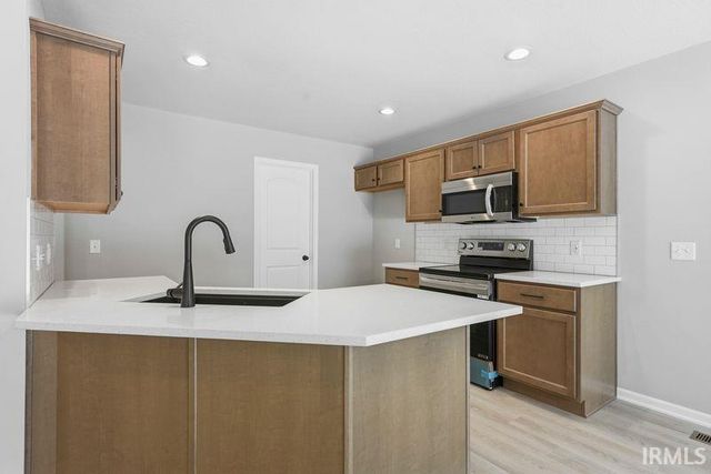 809 Knights Crossing, Kendallville, IN 46755