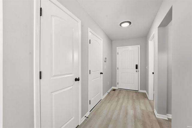 809 Knights Crossing, Kendallville, IN 46755