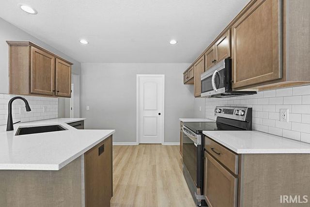 809 Knights Crossing, Kendallville, IN 46755