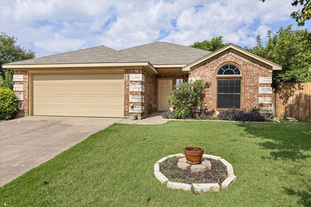 757 Tanglewood Drive, Burleson, TX 76028