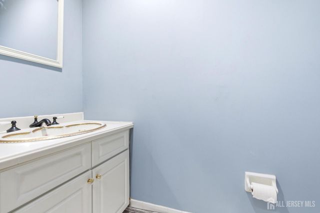 15 Wilmbelton Court, Edison, NJ 08820