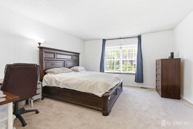 15 Wilmbelton Court, Edison, NJ 08820