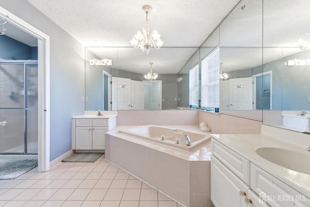 15 Wilmbelton Court, Edison, NJ 08820
