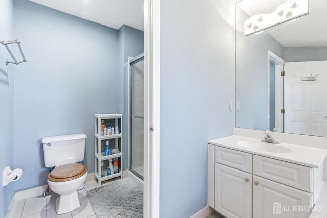 15 Wilmbelton Court, Edison, NJ 08820