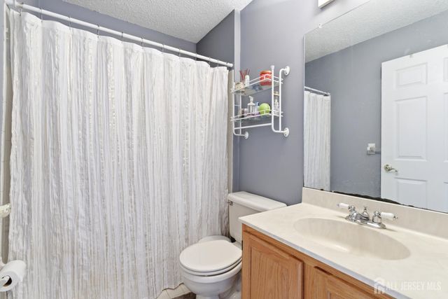 15 Wilmbelton Court, Edison, NJ 08820