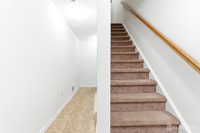 15 Wilmbelton Court, Edison, NJ 08820