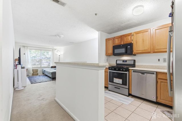15 Wilmbelton Court, Edison, NJ 08820