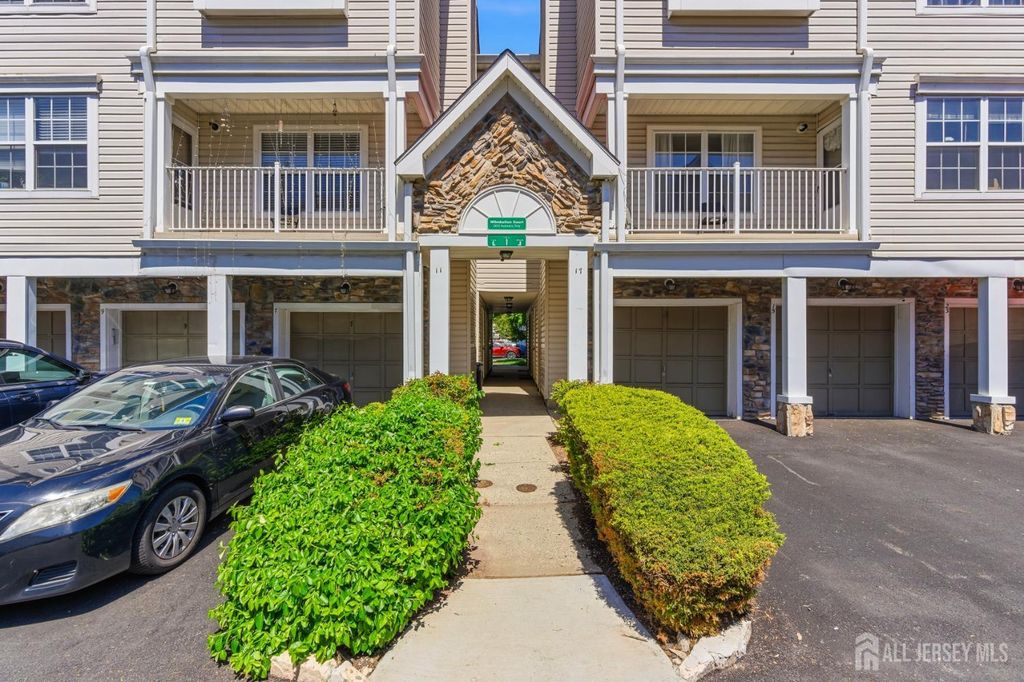 15 Wilmbelton Court, Edison, NJ 08820