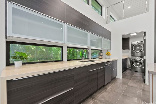 47-409 Kamehameha Highway B, Kaneohe, HI 96744