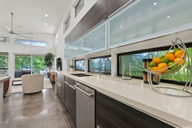 47-409 Kamehameha Highway B, Kaneohe, HI 96744