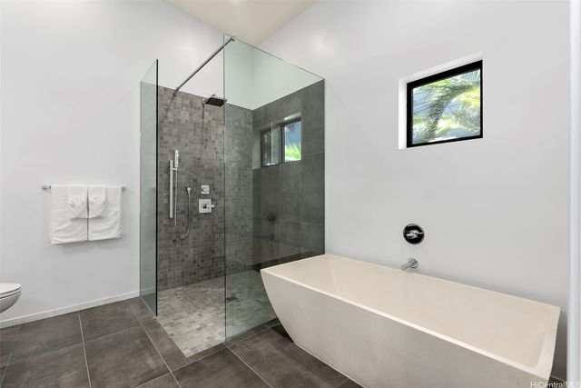 47-409 Kamehameha Highway B, Kaneohe, HI 96744
