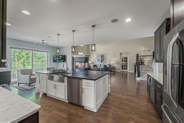 W79N423 Ridgeway LANE, Cedarburg, WI 53012
