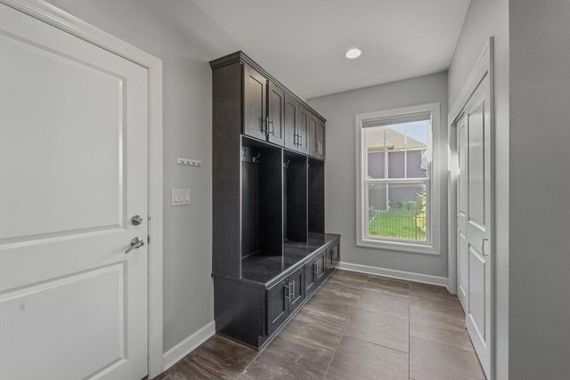 W79N423 Ridgeway LANE, Cedarburg, WI 53012