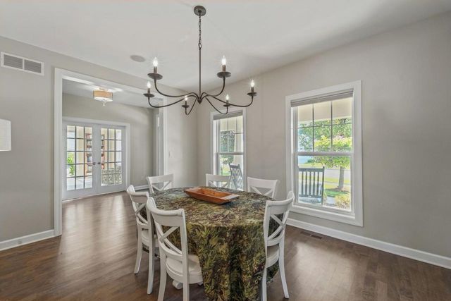 W79N423 Ridgeway LANE, Cedarburg, WI 53012