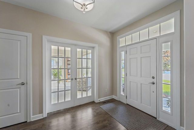 W79N423 Ridgeway LANE, Cedarburg, WI 53012
