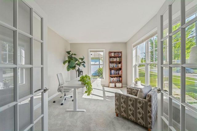 W79N423 Ridgeway LANE, Cedarburg, WI 53012