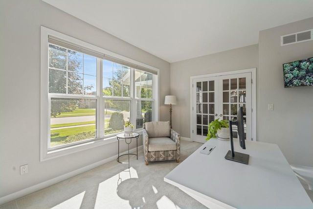 W79N423 Ridgeway LANE, Cedarburg, WI 53012